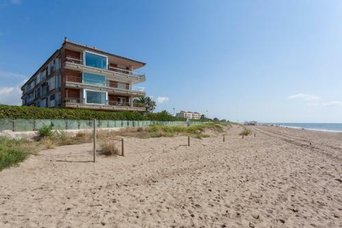 Gava Mar- Castelldefels Beachfront Apartment- Direct Access To The Beach