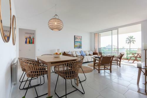 Gava Mar- Castelldefels Beachfront Apartment- Direct Access To The Beach