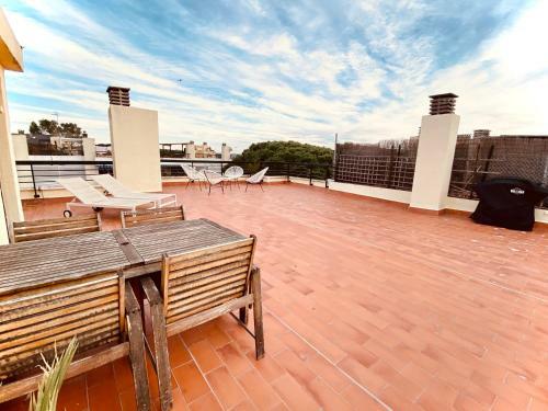 Apartamento Modern Penthouse With Rooftop Close To The Beach