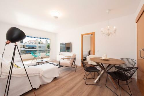 Apartamento Modern Penthouse With Rooftop Close To The Beach