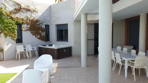 Villahuerta,es Pool And Jacuzzi, Just For Quiet People