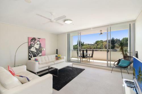 Dalgety Apartments