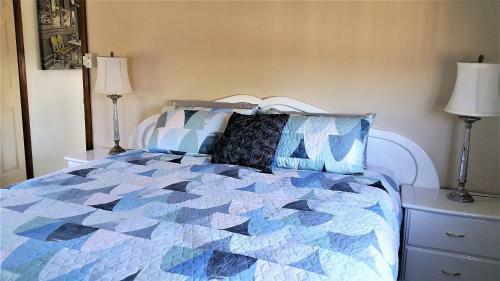 Must Love Dogs B&B & Self Contained Cottage