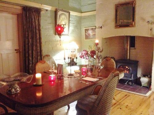 Must Love Dogs B&B & Self Contained Cottage