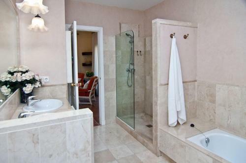 Villa Maria Your Luxury Retreat With A Quiet Pool