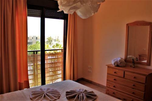 Apartment With Sea & Garden View