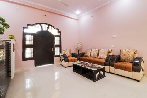 Oyo Flagship 45992 Hotel Royal