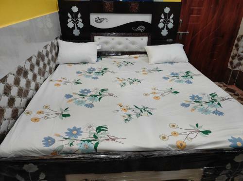 Apartamento Spot On 83295 Sahu Room's