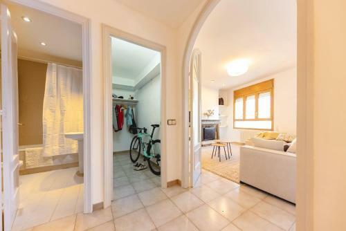 Bravissimo El Lle�, Bright 4-bedroom Apartment
