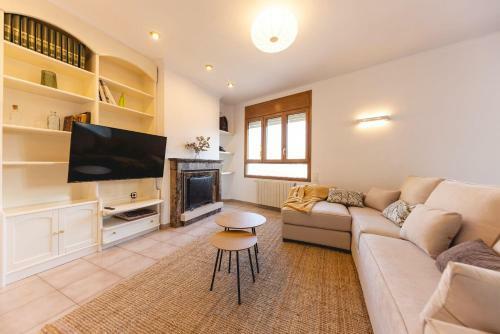 Bravissimo El Lle�, Bright 4-bedroom Apartment
