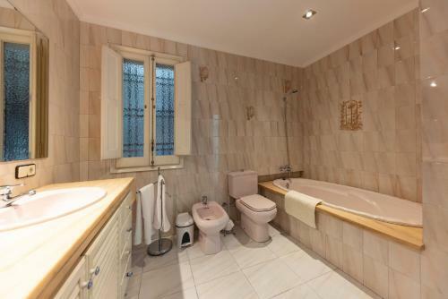 Bravissimo El Lle�, Bright 4-bedroom Apartment