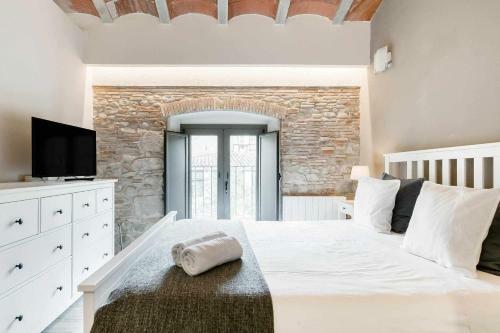 Revitalized Downtown Apartment In Historical Building