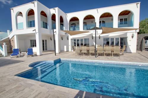 Magnificent Villa El Palacete Sleeps 20