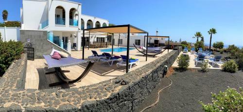 Magnificent Villa El Palacete Sleeps 20