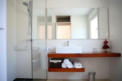 Casa Rural Con Piscina Vi�a De Millan