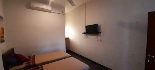 Hostal Hotel 100