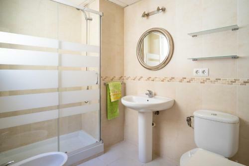 2 Bed Apartment With Sea Views