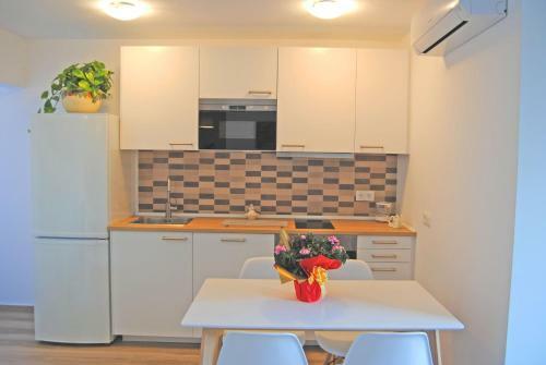 Recently Refurbished Apartment With Sea Views.