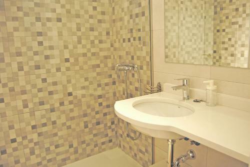 Recently Refurbished Apartment With Sea Views.