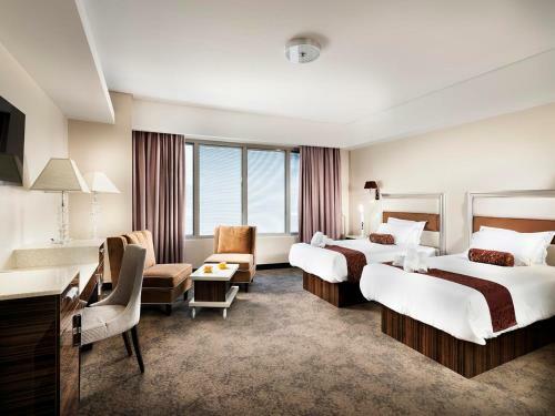 International On The Water Hotel