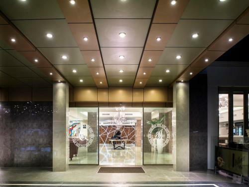 International On The Water Hotel