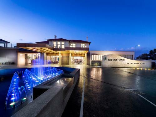 International On The Water Hotel