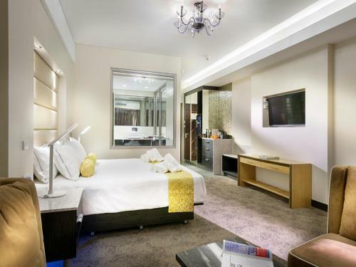 International On The Water Hotel