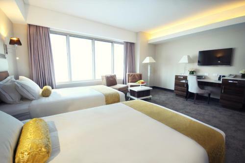International On The Water Hotel