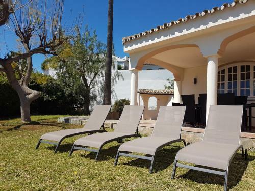 Super Villa With Private Pool And Good Location