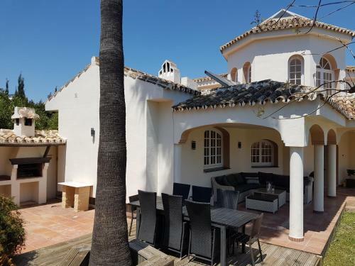 Super Villa With Private Pool And Good Location