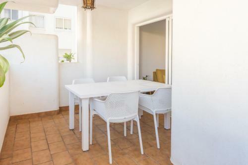 Beautiful Apartment With Terrace Near The Beach