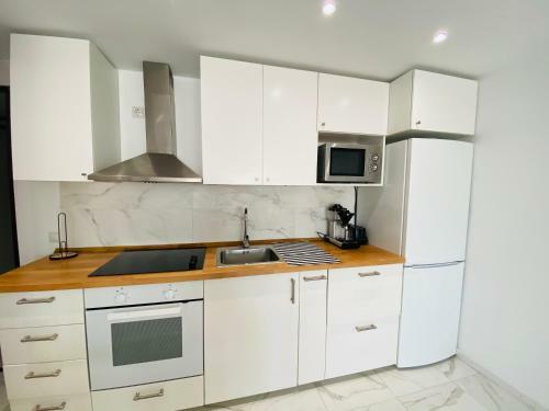 Fresh And Modern Delux Apartment In 1 Min From The Beach!