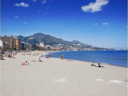 Fresh And Modern Delux Apartment In 1 Min From The Beach!
