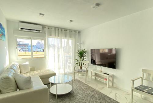 Fresh And Modern Delux Apartment In 1 Min From The Beach!