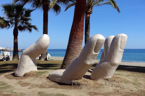 Fresh And Modern Delux Apartment In 1 Min From The Beach!