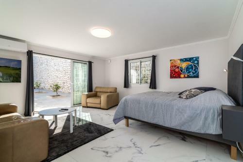 Top Renovated Villa With Sea-view And Heated Pool