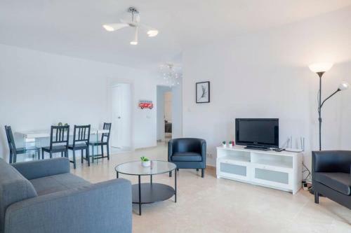 049 - Modern & Spacious Holiday Villa With Private Pool