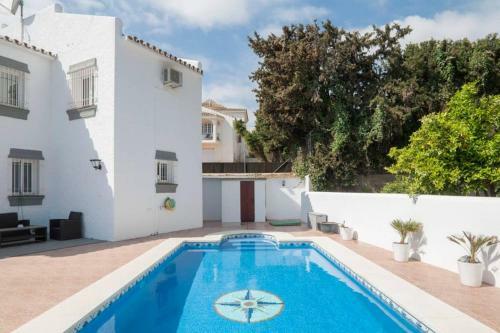 049 - Modern & Spacious Holiday Villa With Private Pool
