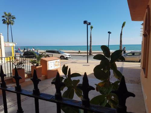 Apartamento Beachfront With Sea Views And Pool