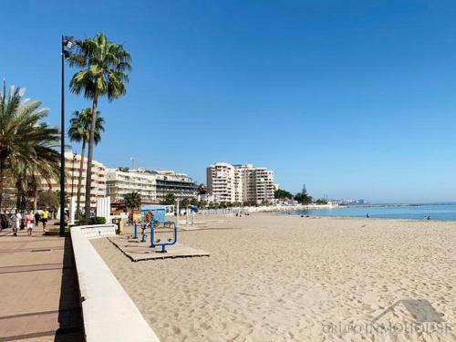 Apartamento Beachfront With Sea Views And Pool