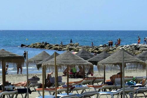 Apartamento Beachfront With Sea Views And Pool