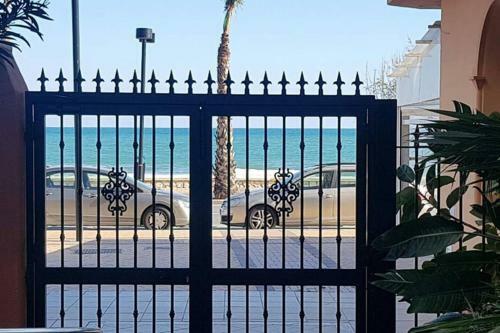 Apartamento Beachfront With Sea Views And Pool