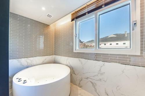 Brown Dot Hotel Gyeongju