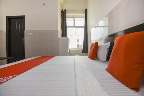 Oyo Flagship 75751 Hotel Surya