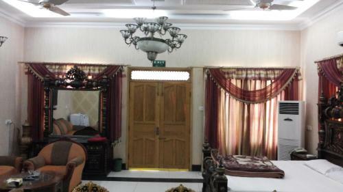 Hotel Holiday Inn Guest House