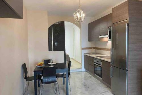 Apartment In 1st Line Beach