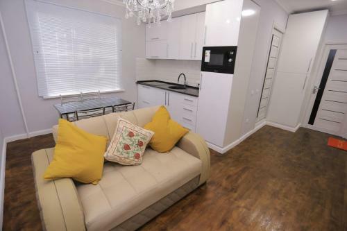 Luxury 2 Bedrooms Apartment Walking Distance From Gur-emir