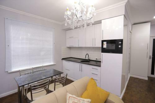Luxury 2 Bedrooms Apartment Walking Distance From Gur-emir