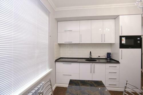 Luxury 2 Bedrooms Apartment Walking Distance From Gur-emir