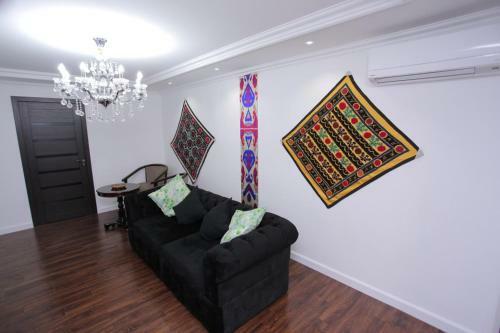 Overlooking Registan Square Luxury 2 Bedrooms Apartment